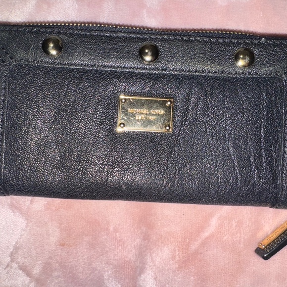 Michael Kors Handbags - 🔥like new !!!Excellent condition MICHAEL KORS BLACK LEATHER WALLET🔥